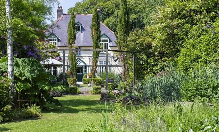 The Cors Country House